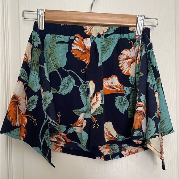 Girls’ Floral Black & Green Tie-Front Shorts – Size 11-12Y - Picture 3 of 5